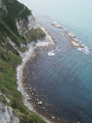 Pietralcroce: grotte sul mare
